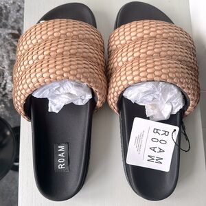 ROAM Mesh Puffy Slip-on sandals size 10 (no 1/2 sizes) Sand color